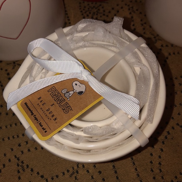 Rae Dunn Peanuts Snoopy Measuring Cups - Picture 4 of 12